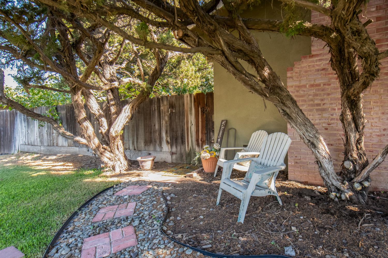 1321 S Goddard St, Visalia, CA 93292