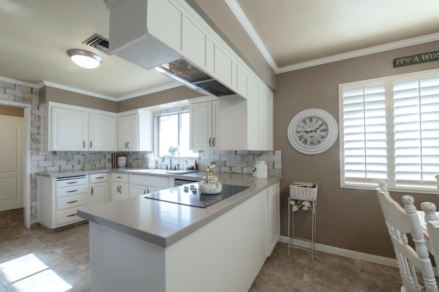 1321 S Goddard St, Visalia, CA 93292