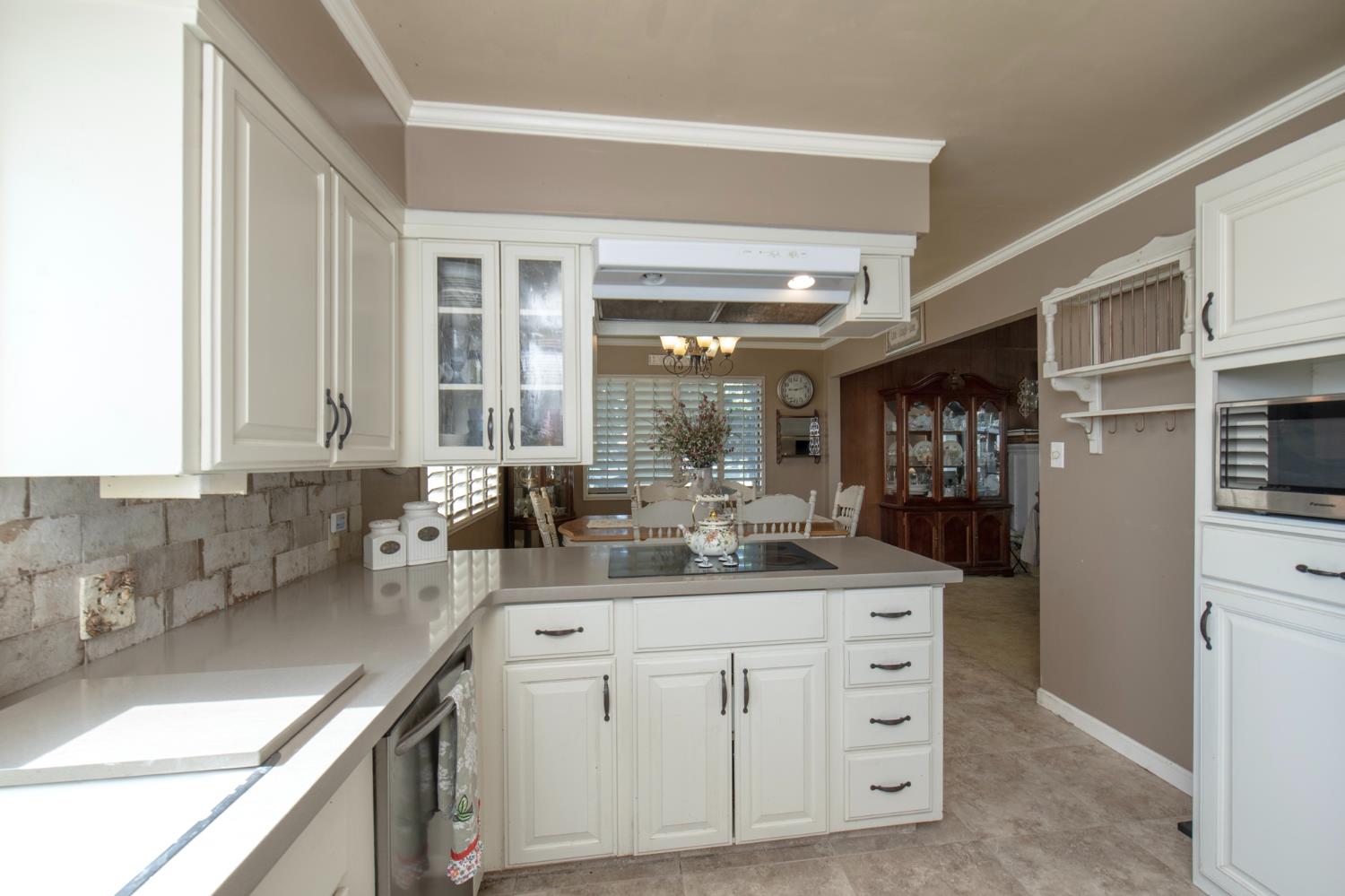 1321 S Goddard St, Visalia, CA 93292