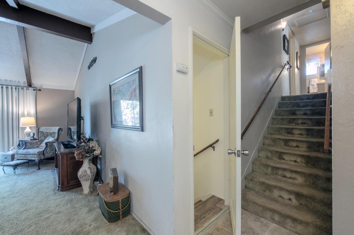 1321 S Goddard St, Visalia, CA 93292