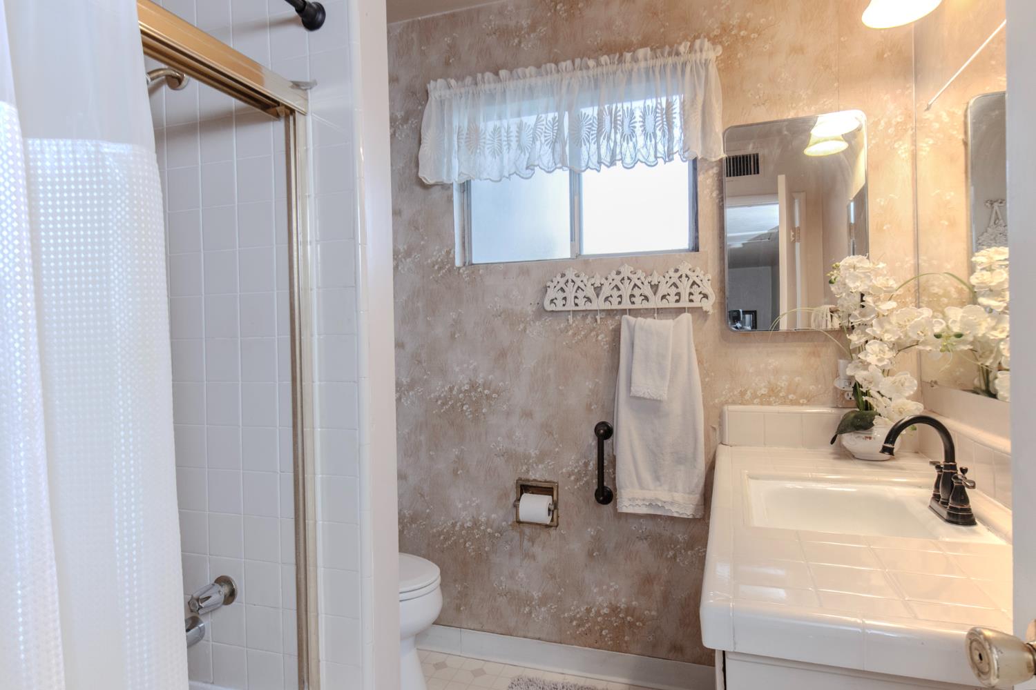 1321 S Goddard St, Visalia, CA 93292