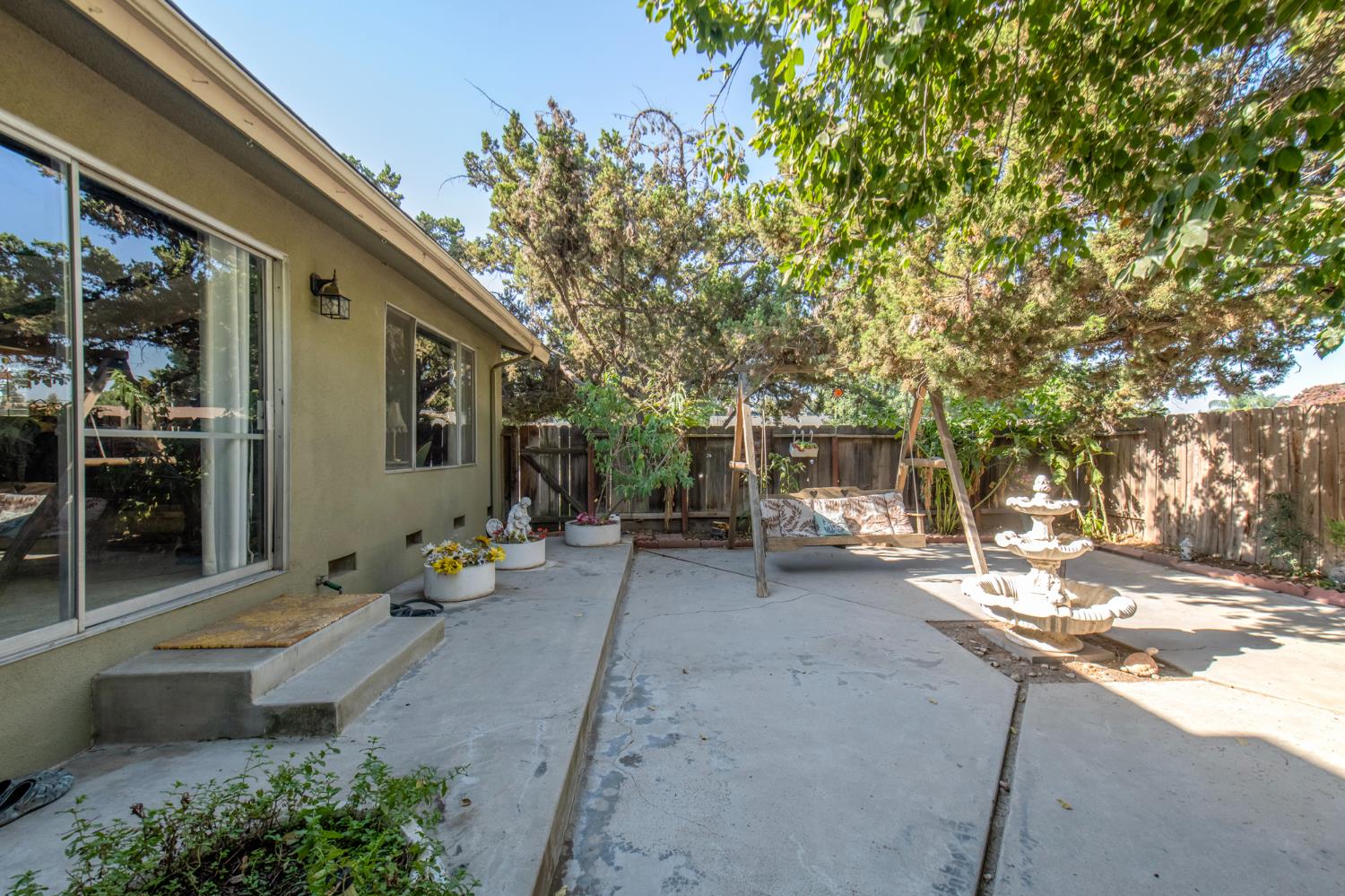 1321 S Goddard St, Visalia, CA 93292