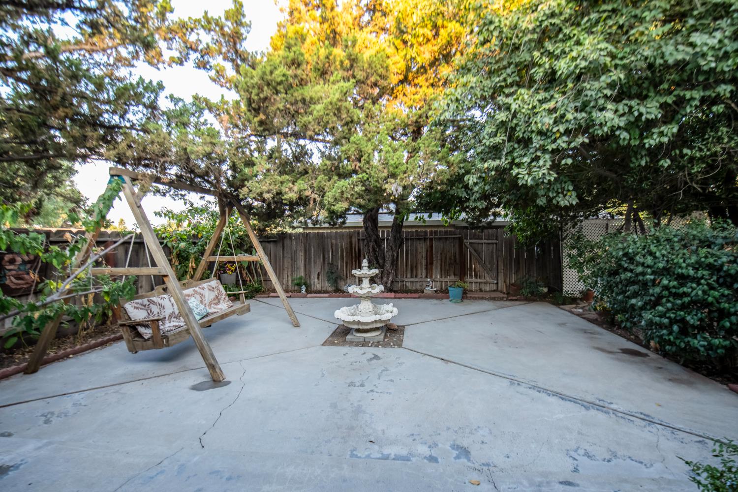 1321 S Goddard St, Visalia, CA 93292