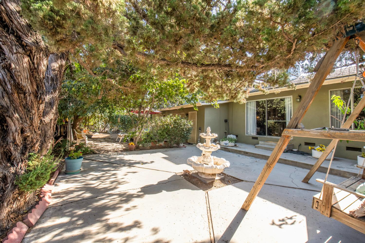 1321 S Goddard St, Visalia, CA 93292