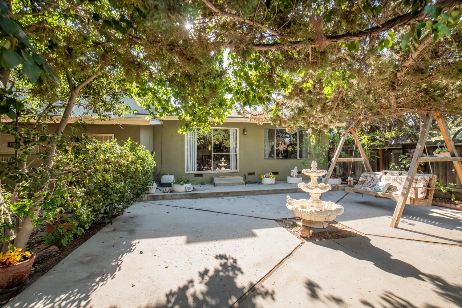1321 S Goddard St, Visalia, CA 93292