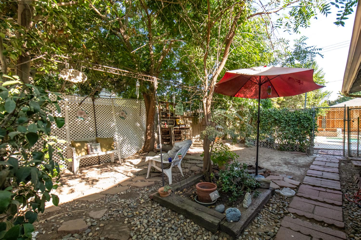 1321 S Goddard St, Visalia, CA 93292