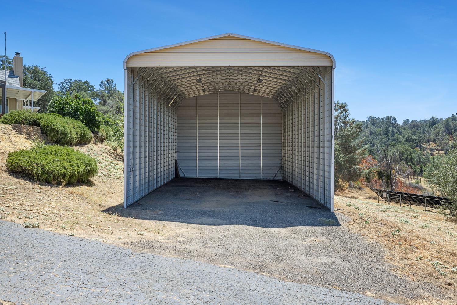 31911 Mountain Ln, North Fork, CA 93643