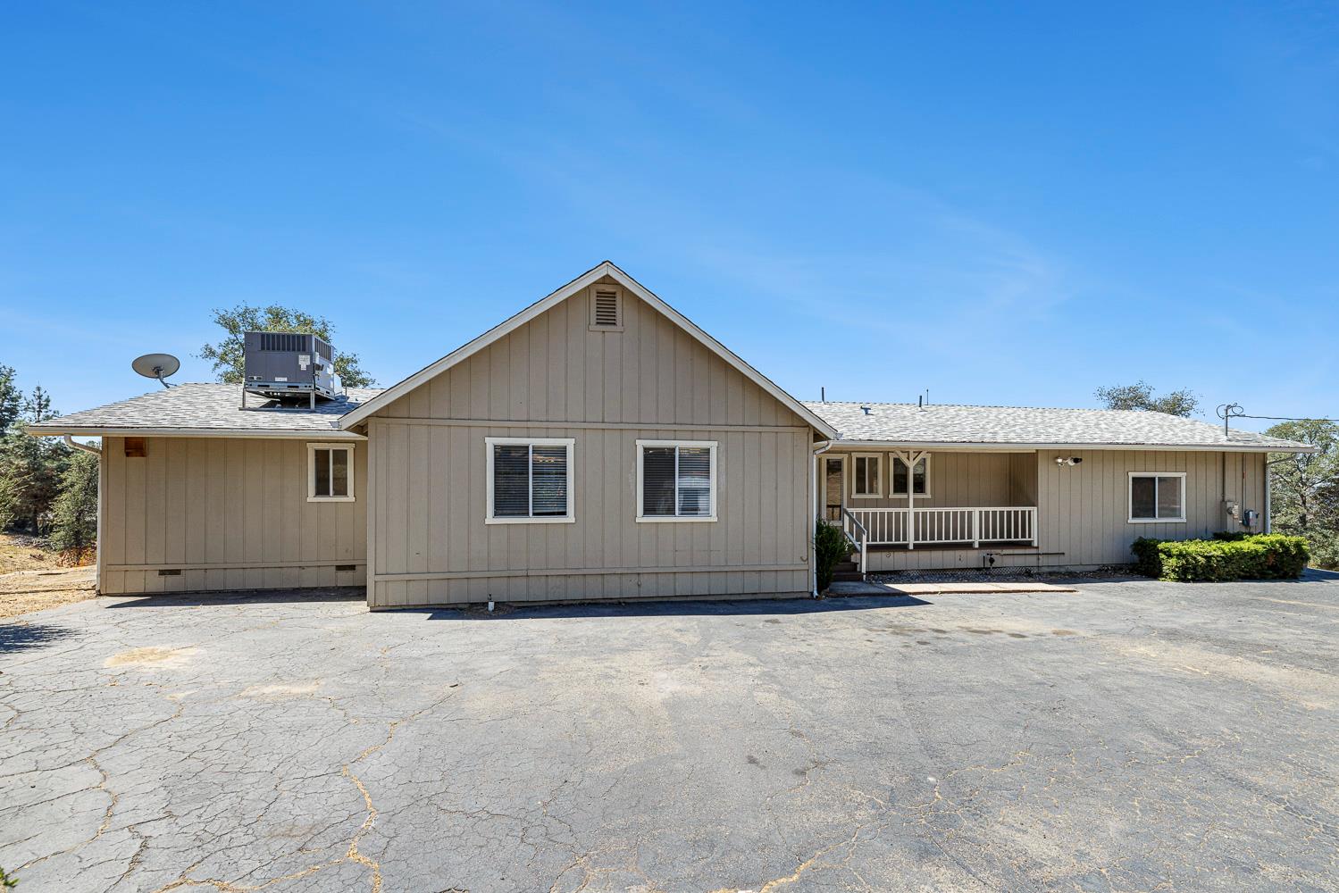 31911 Mountain Ln, North Fork, CA 93643