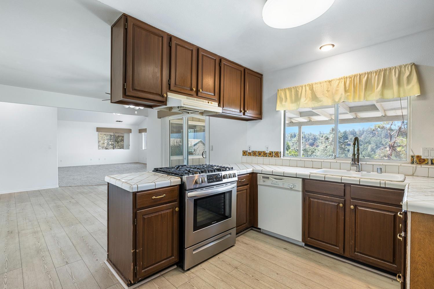 31911 Mountain Ln, North Fork, CA 93643