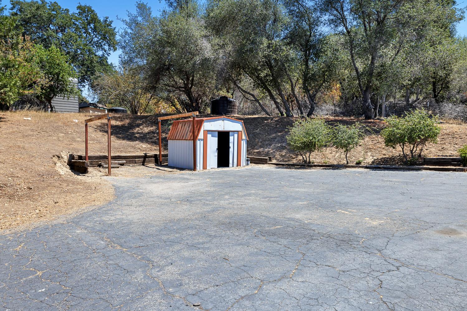 31911 Mountain Ln, North Fork, CA 93643