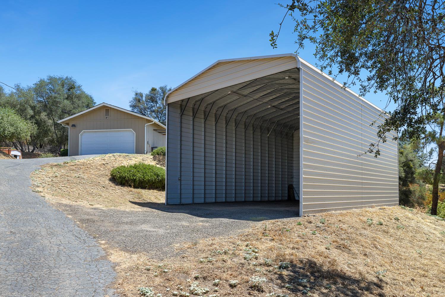 31911 Mountain Ln, North Fork, CA 93643
