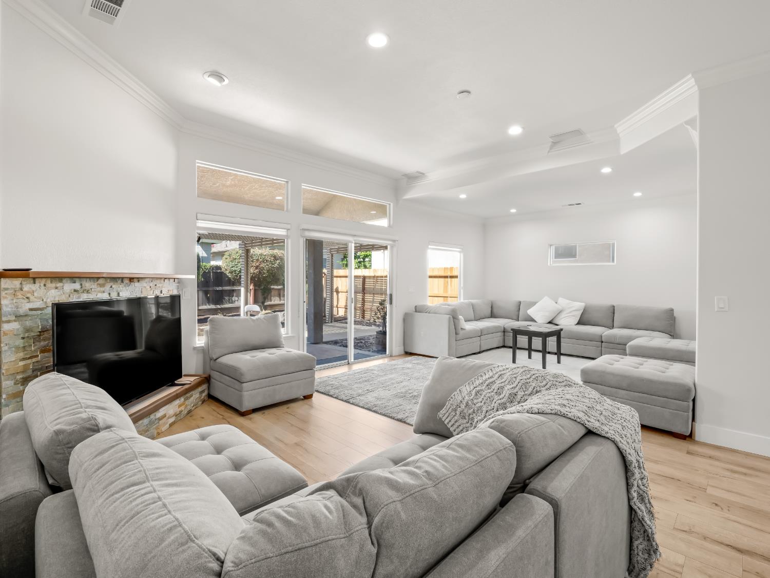 910 E Mill Creek, Fresno, CA 93720