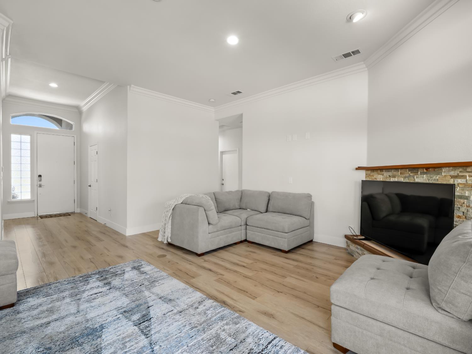 910 E Mill Creek, Fresno, CA 93720