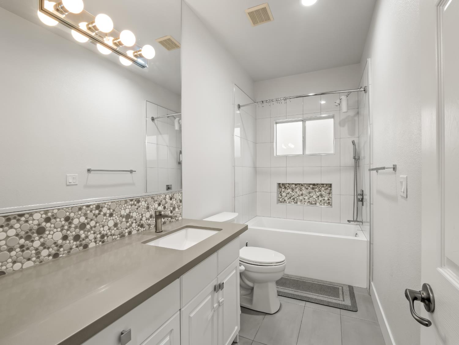 910 E Mill Creek, Fresno, CA 93720