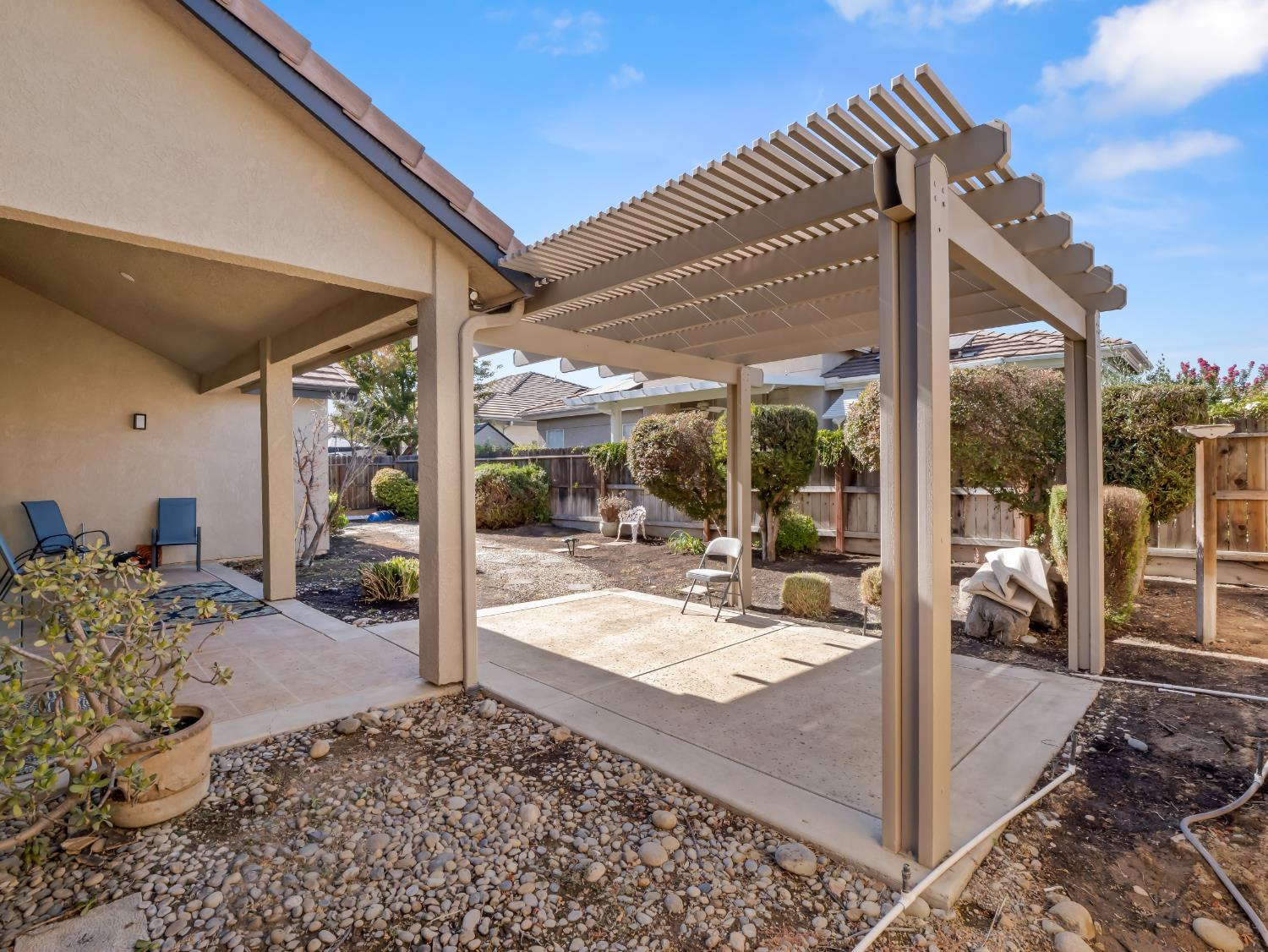 910 E Mill Creek, Fresno, CA 93720