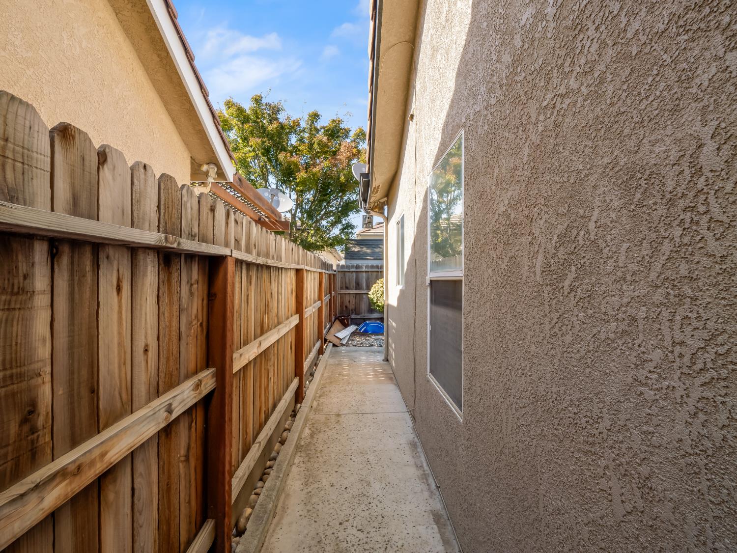 910 E Mill Creek, Fresno, CA 93720