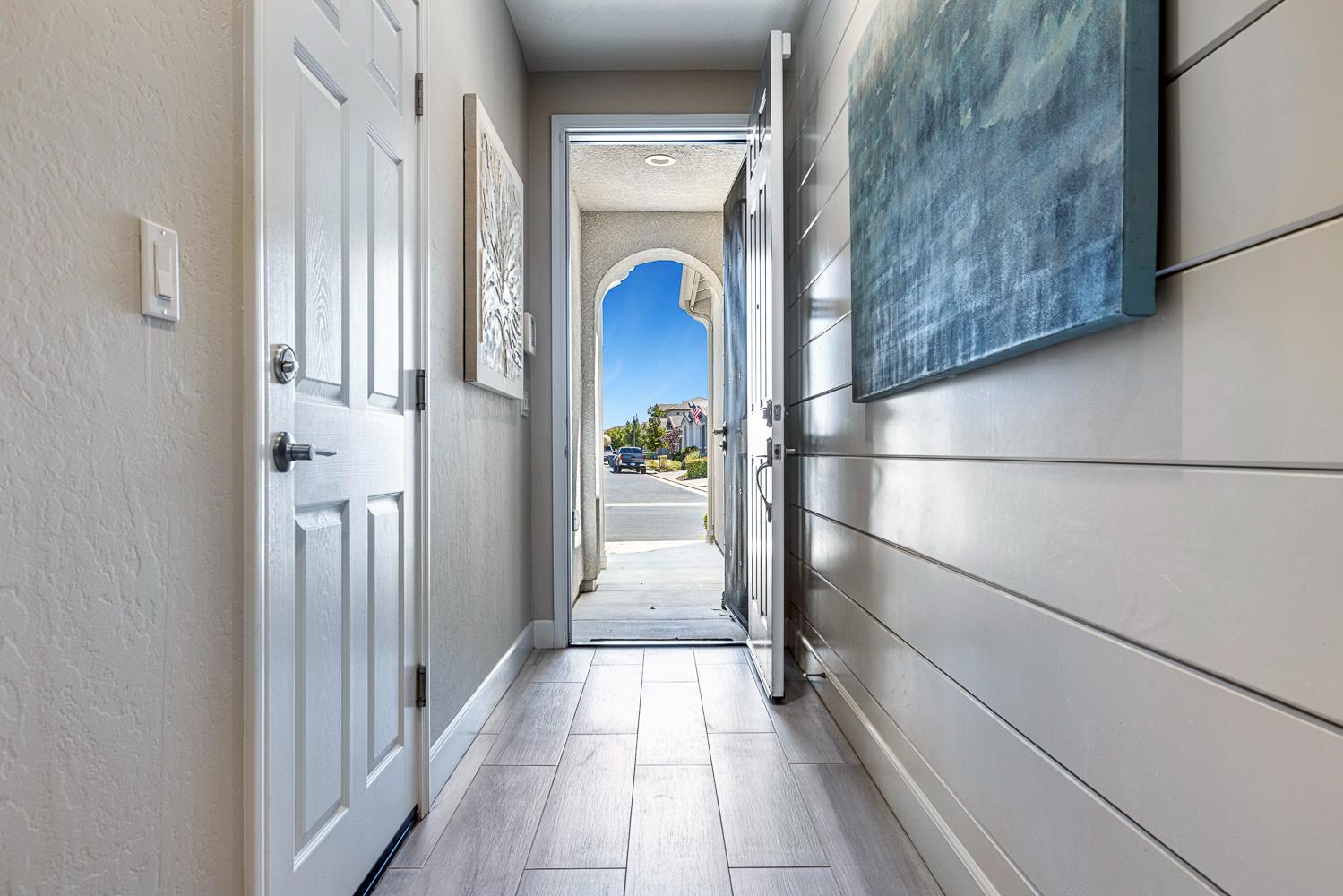 1016 Lindsay Ln, Clovis, CA 93619