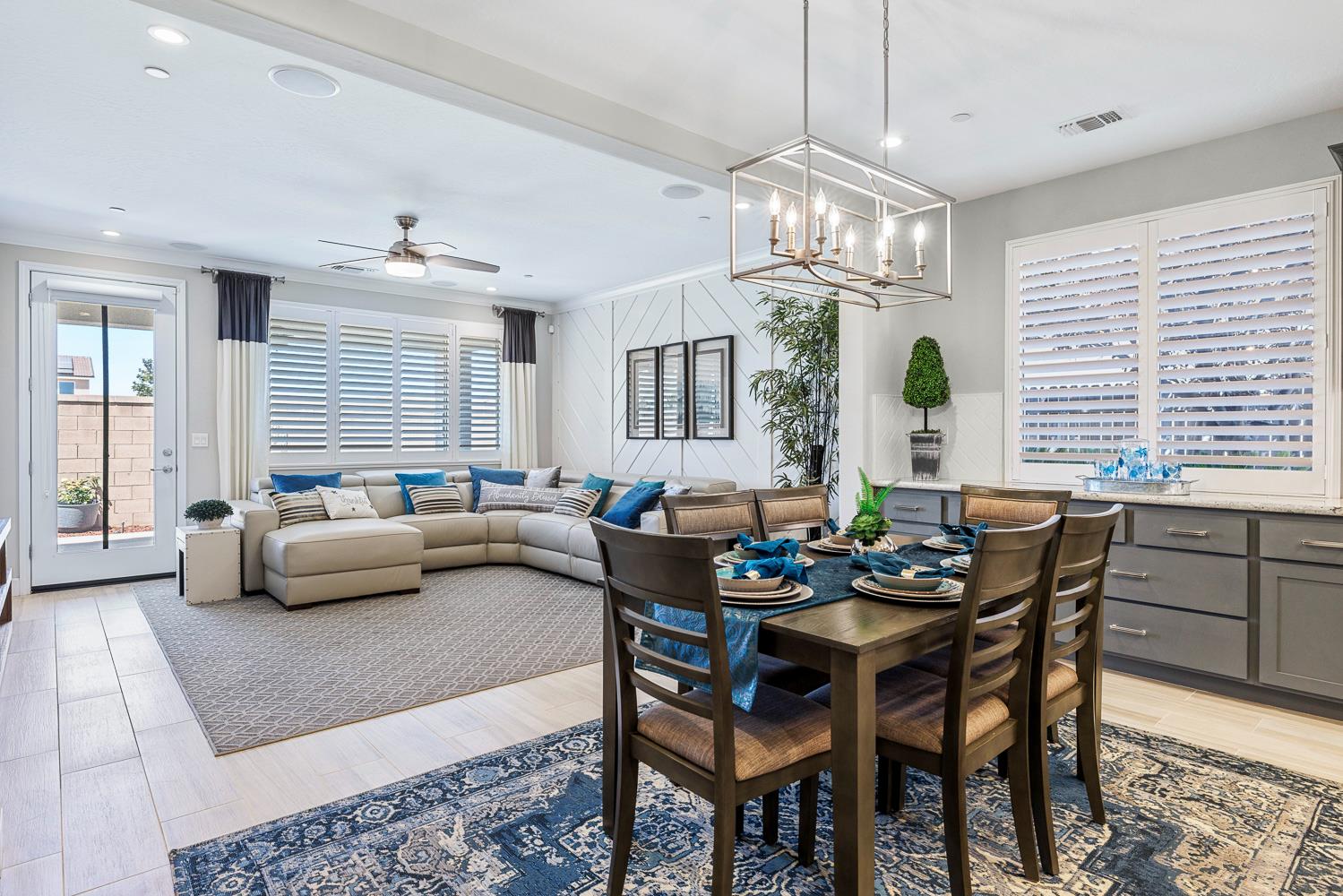 1016 Lindsay Ln, Clovis, CA 93619
