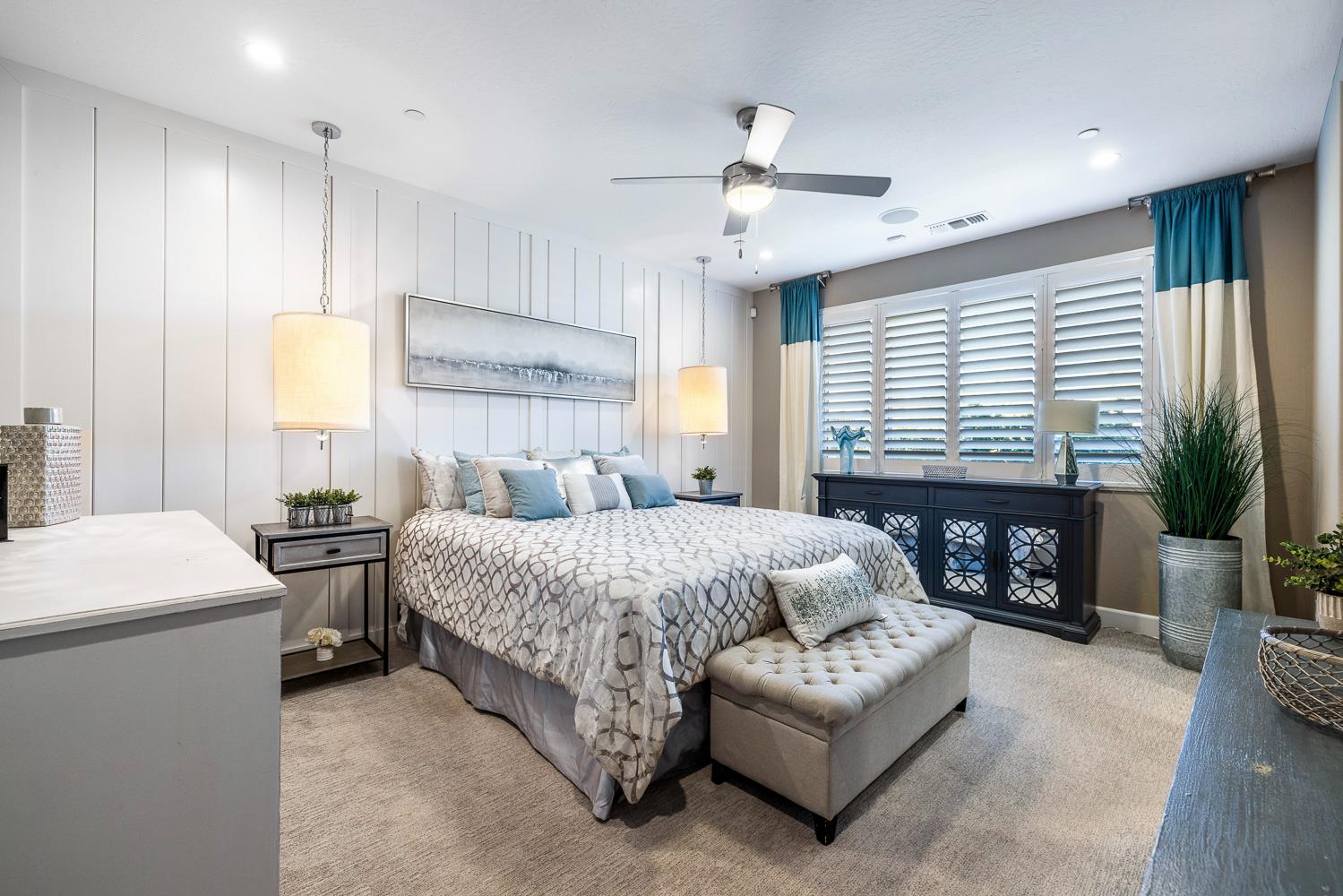 1016 Lindsay Ln, Clovis, CA 93619