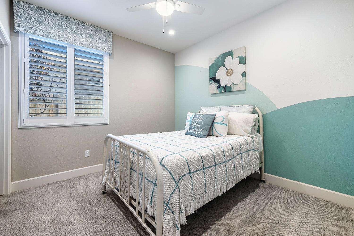 1016 Lindsay Ln, Clovis, CA 93619