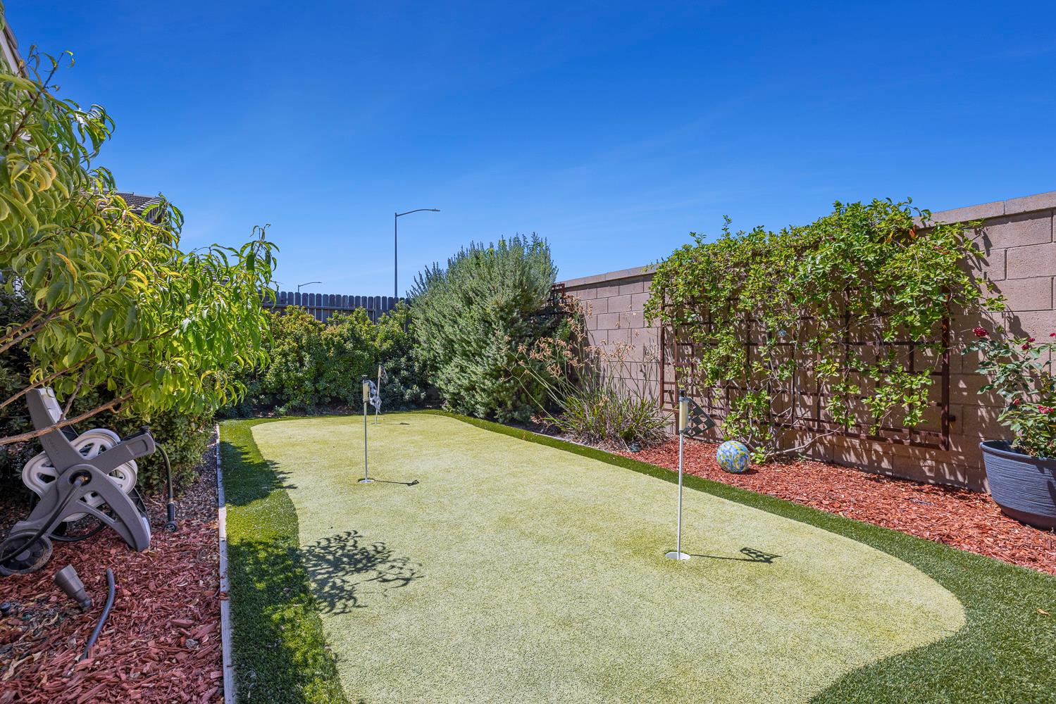 1016 Lindsay Ln, Clovis, CA 93619