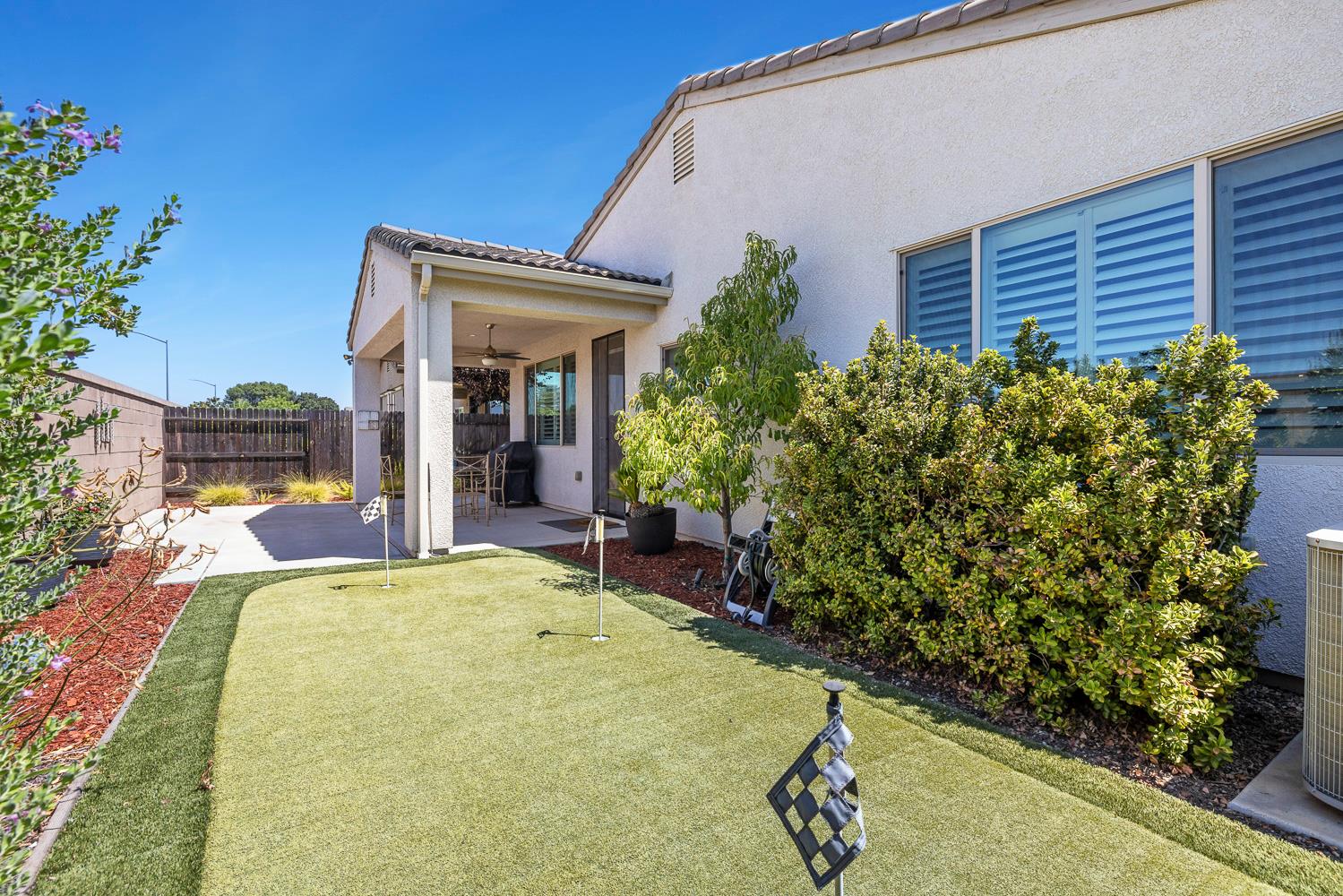 1016 Lindsay Ln, Clovis, CA 93619