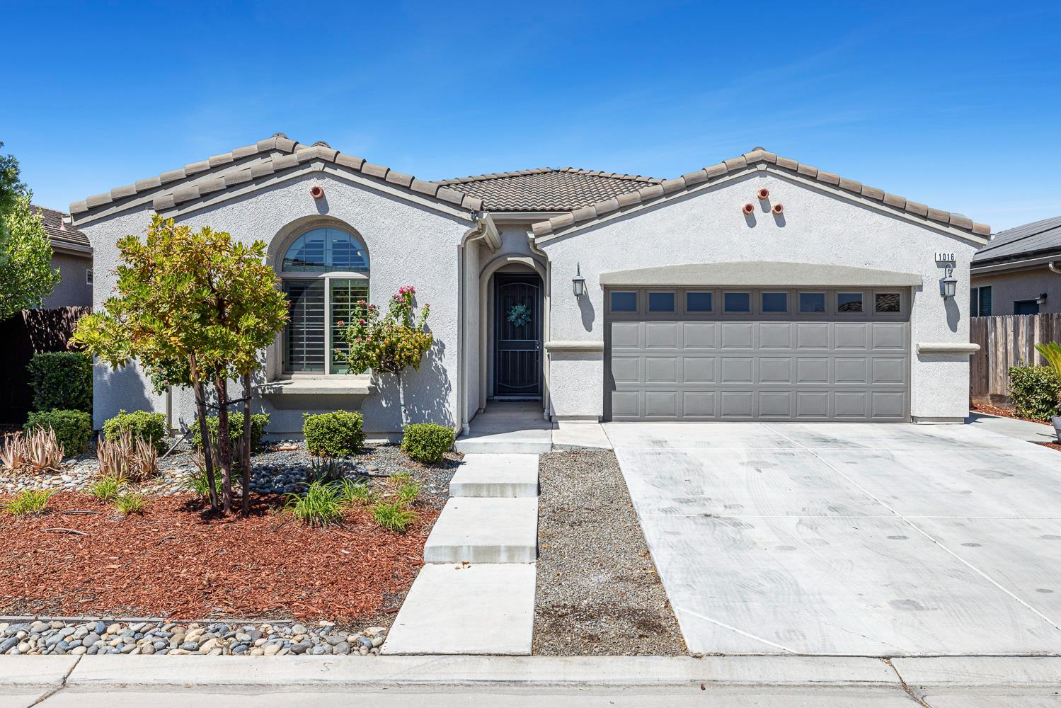 1016 Lindsay Ln, Clovis, CA 93619
