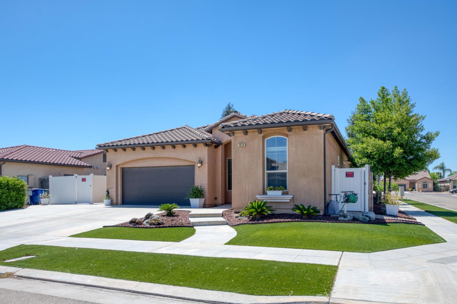 5828 E Booker Ave, Fresno, CA 93727