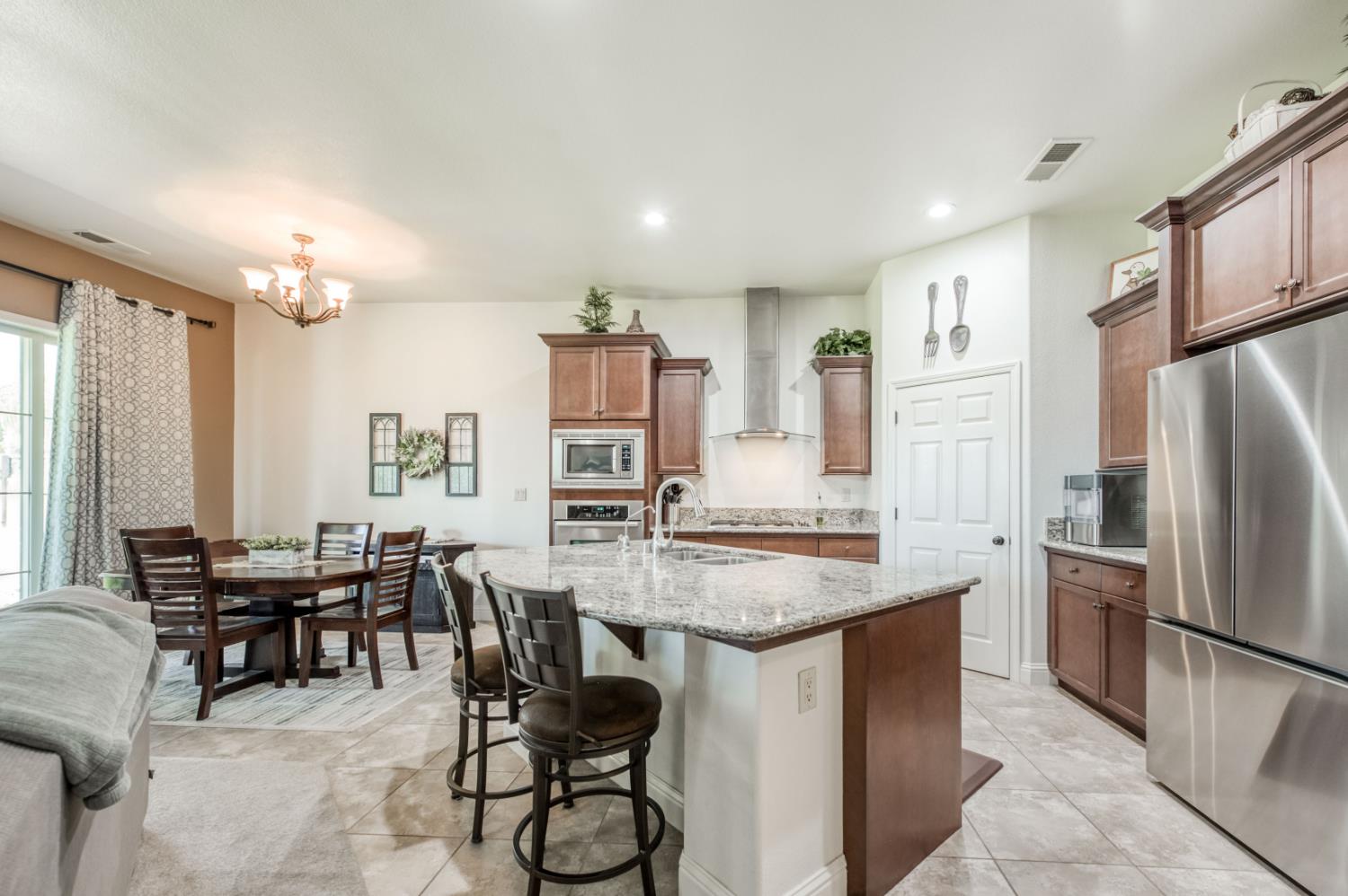 5828 E Booker Ave, Fresno, CA 93727