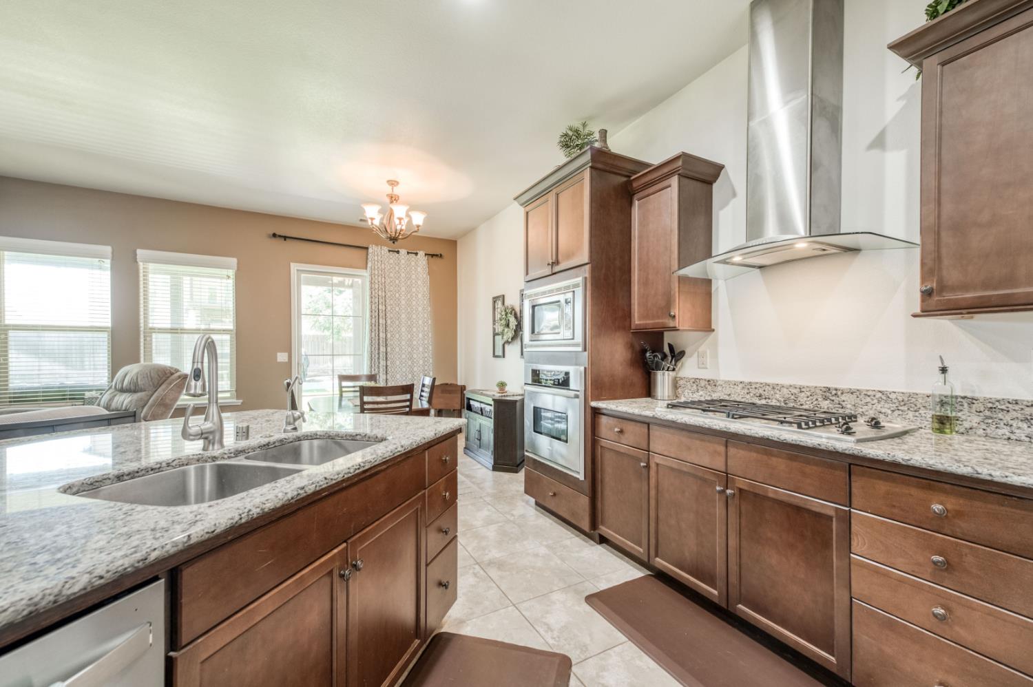 5828 E Booker Ave, Fresno, CA 93727