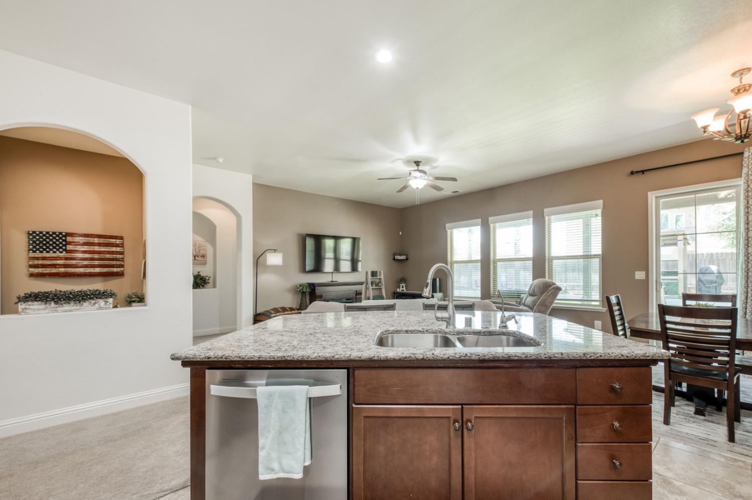 5828 E Booker Ave, Fresno, CA 93727