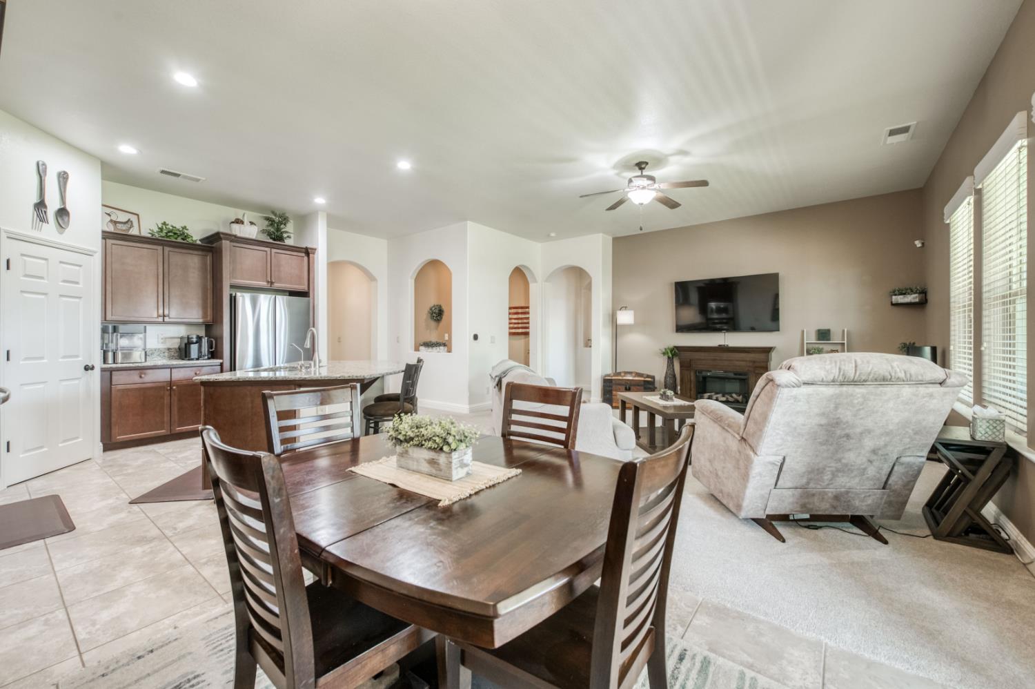 5828 E Booker Ave, Fresno, CA 93727