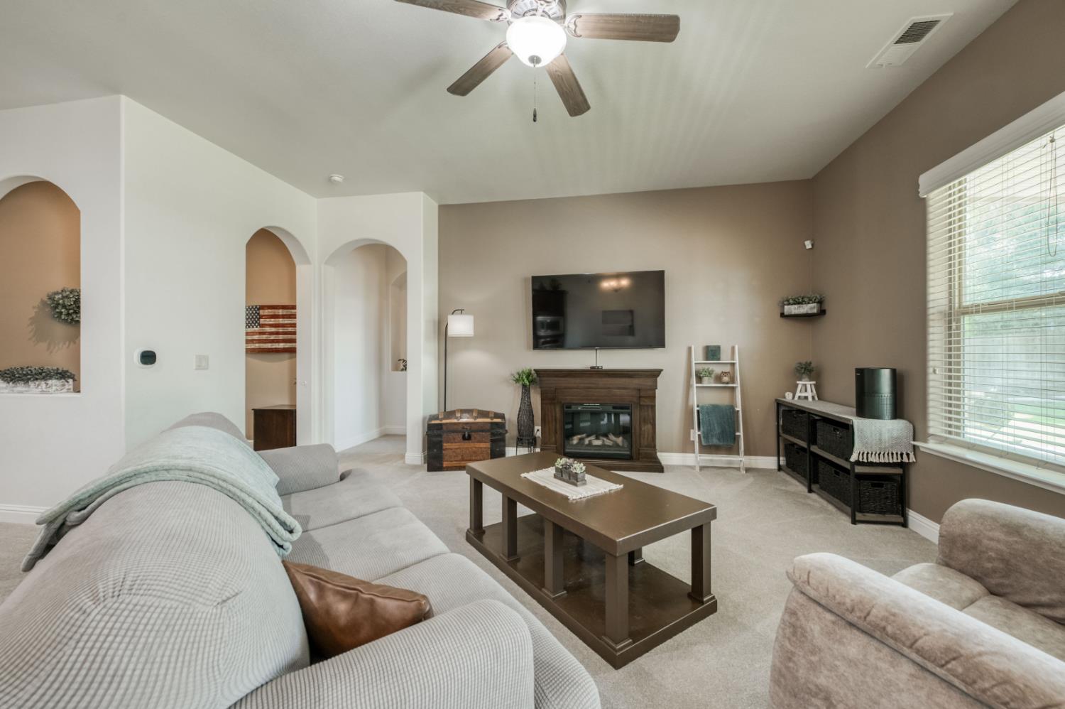 5828 E Booker Ave, Fresno, CA 93727