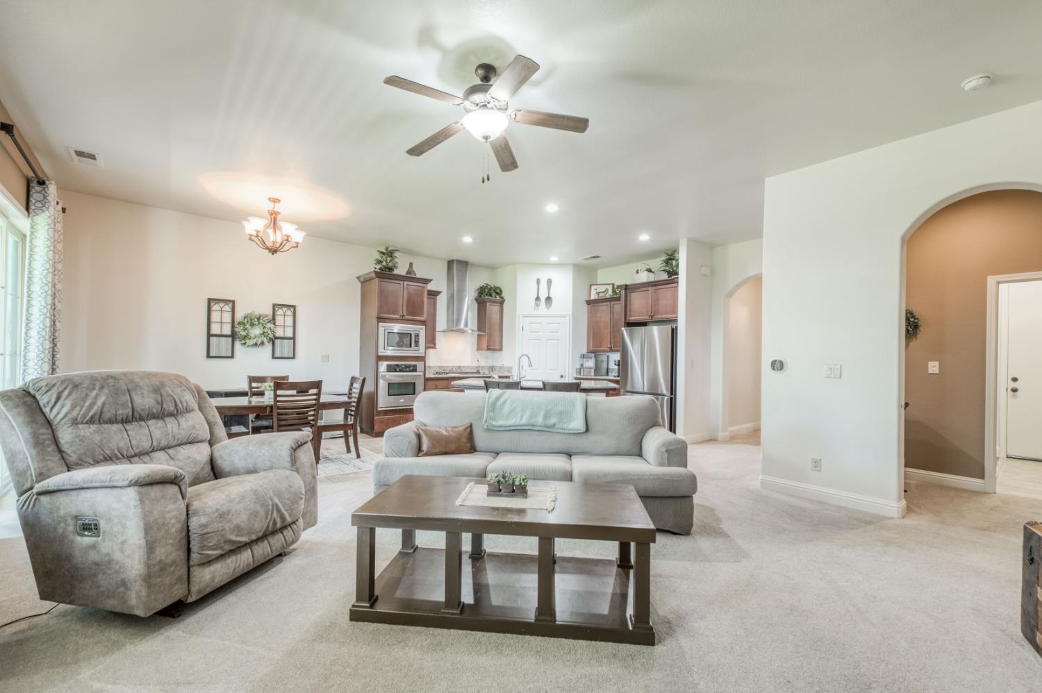 5828 E Booker Ave, Fresno, CA 93727