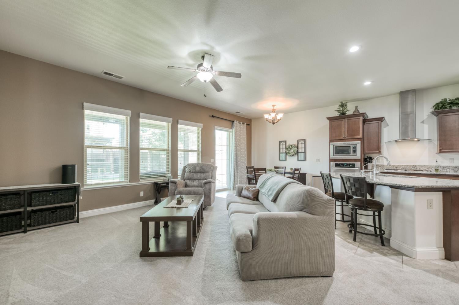 5828 E Booker Ave, Fresno, CA 93727