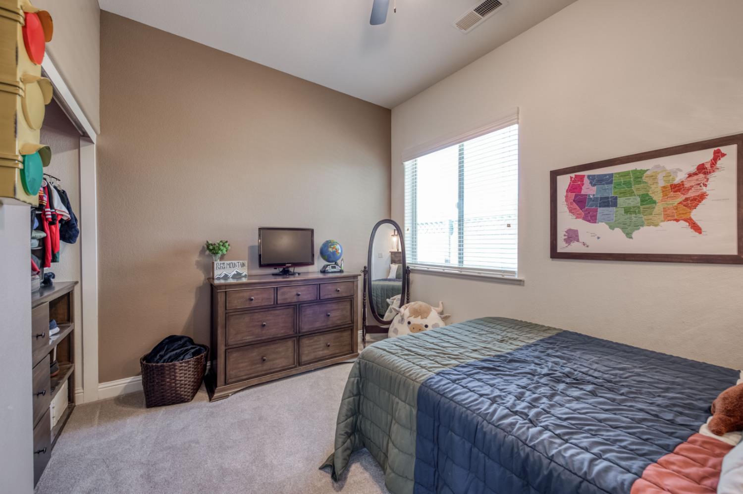 5828 E Booker Ave, Fresno, CA 93727