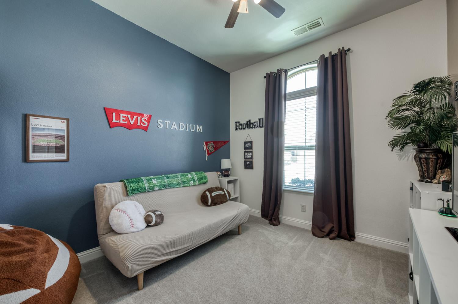 5828 E Booker Ave, Fresno, CA 93727