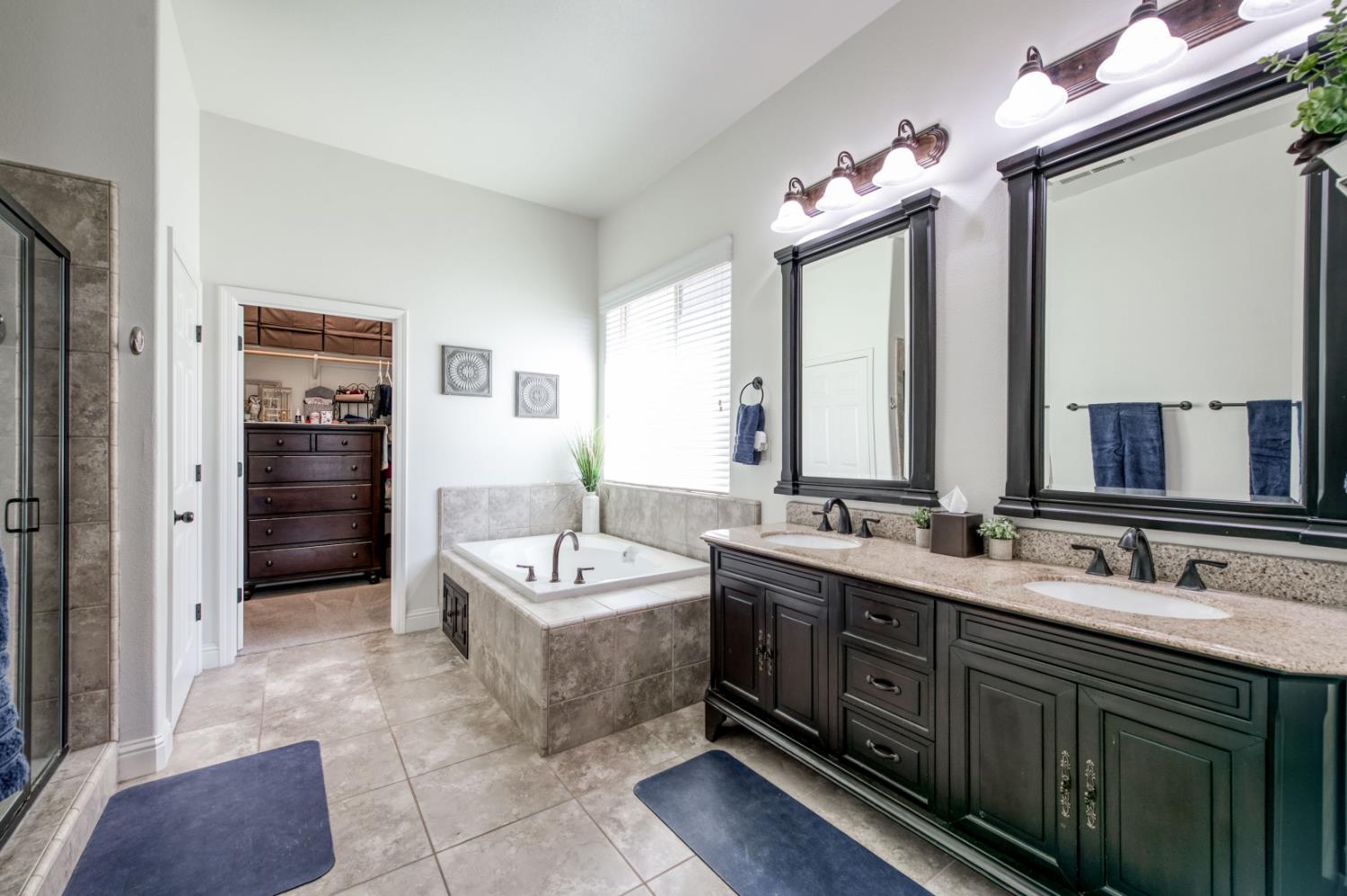 5828 E Booker Ave, Fresno, CA 93727