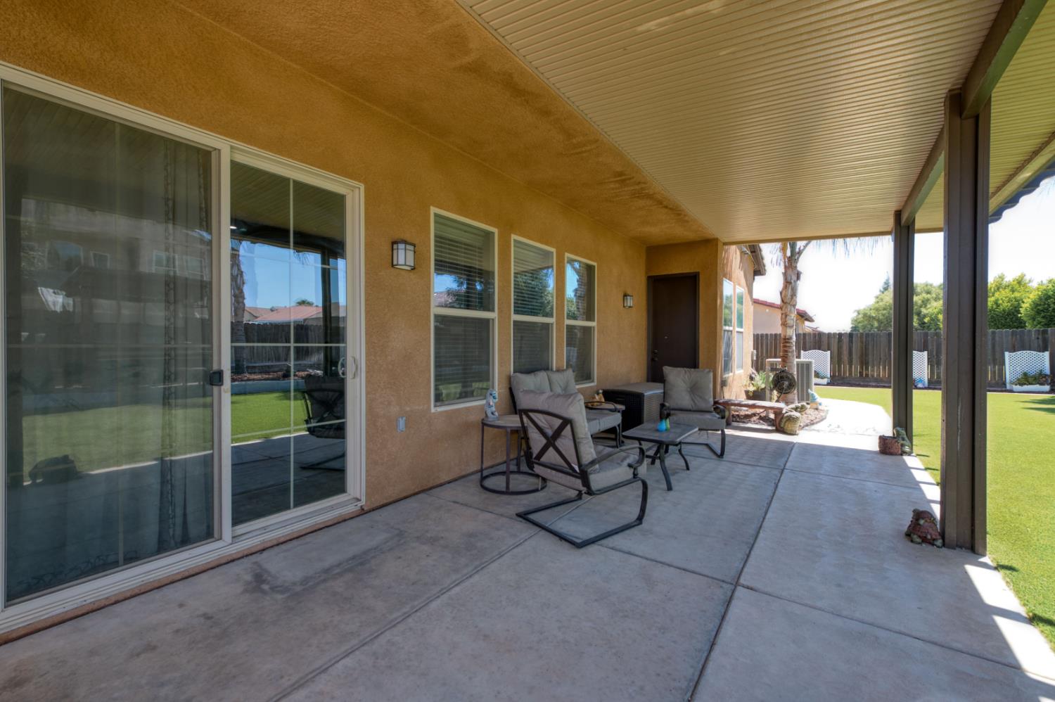 5828 E Booker Ave, Fresno, CA 93727