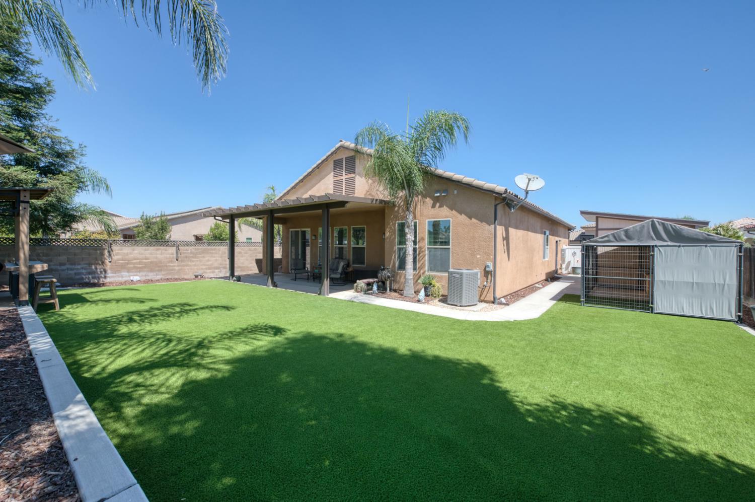 5828 E Booker Ave, Fresno, CA 93727