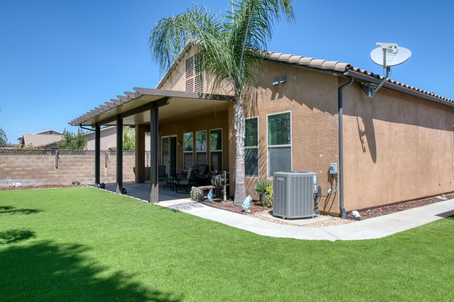 5828 E Booker Ave, Fresno, CA 93727