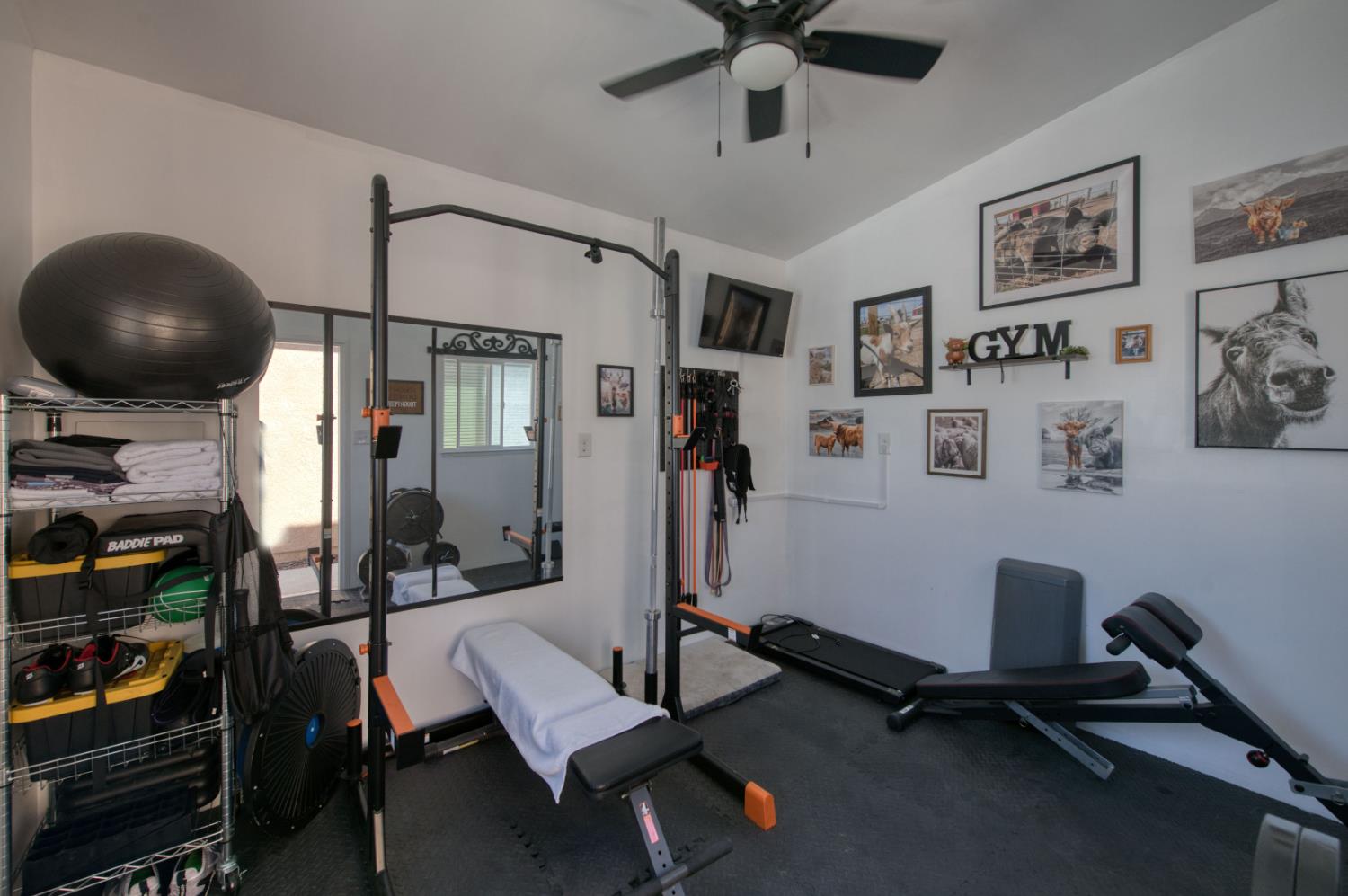 5828 E Booker Ave, Fresno, CA 93727