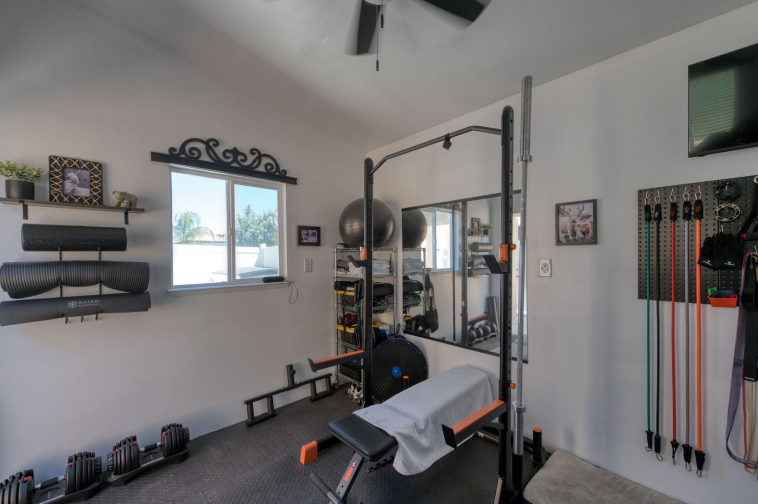 5828 E Booker Ave, Fresno, CA 93727