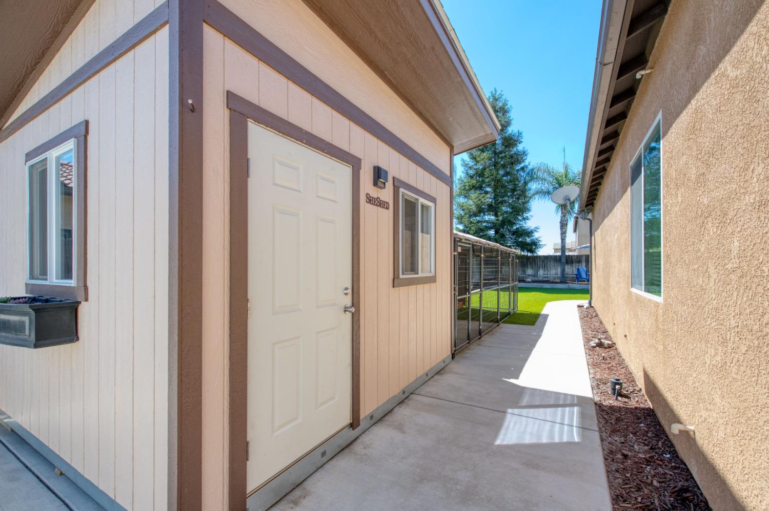 5828 E Booker Ave, Fresno, CA 93727