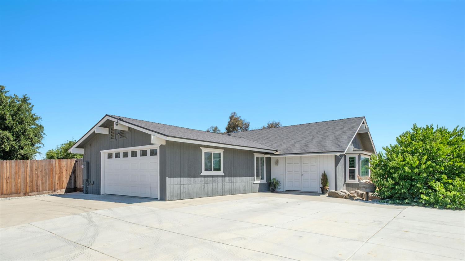 10890 N Armstrong Ave, Clovis, CA 93619