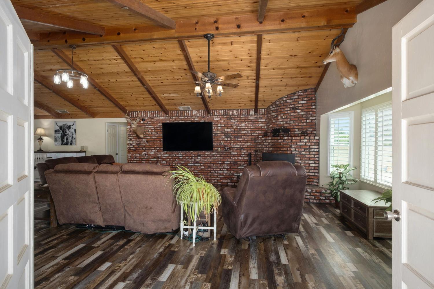 10890 N Armstrong Ave, Clovis, CA 93619