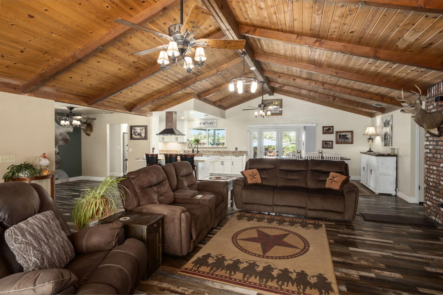 10890 N Armstrong Ave, Clovis, CA 93619