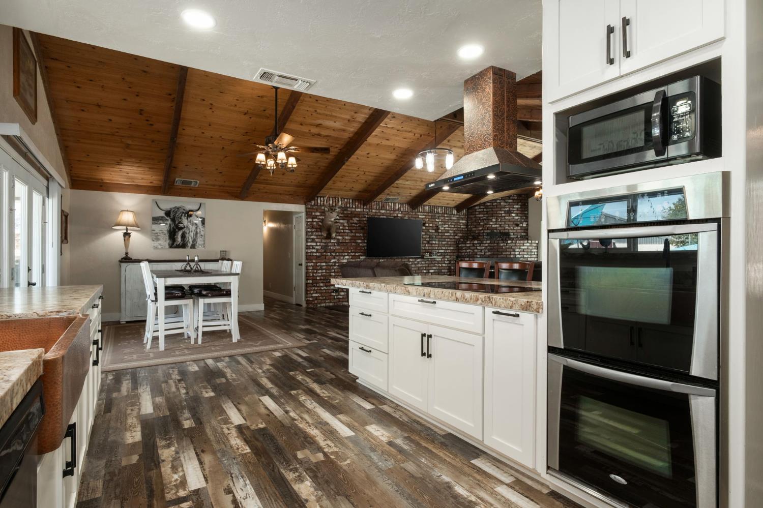 10890 N Armstrong Ave, Clovis, CA 93619