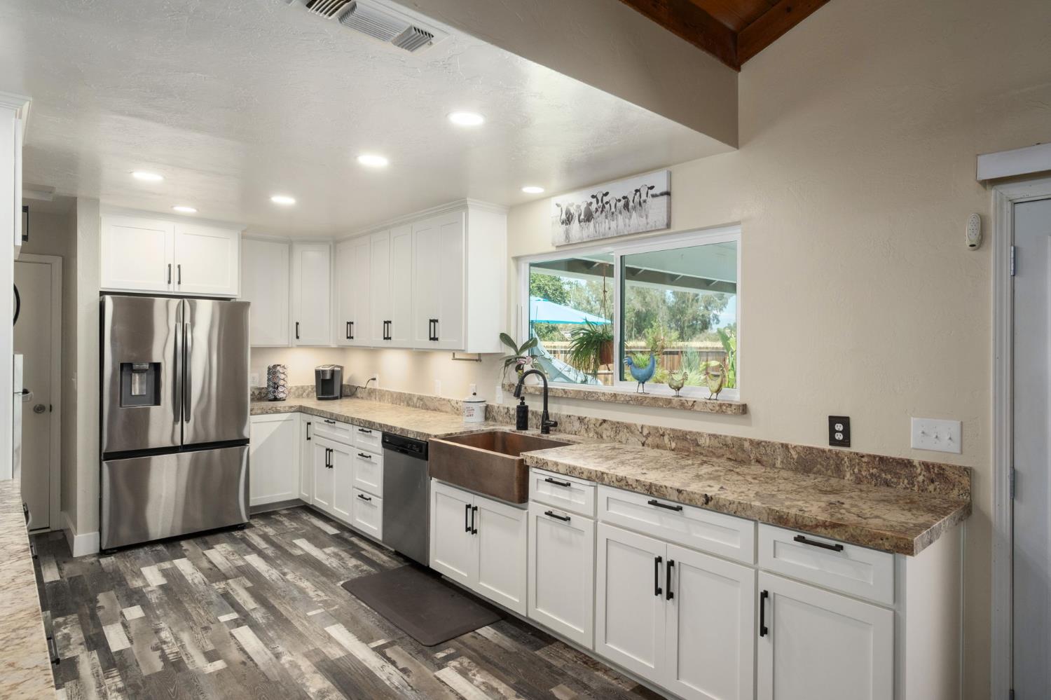 10890 N Armstrong Ave, Clovis, CA 93619