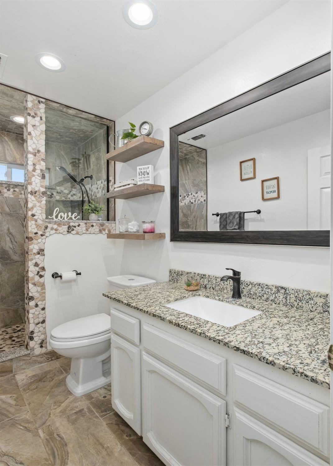 10890 N Armstrong Ave, Clovis, CA 93619